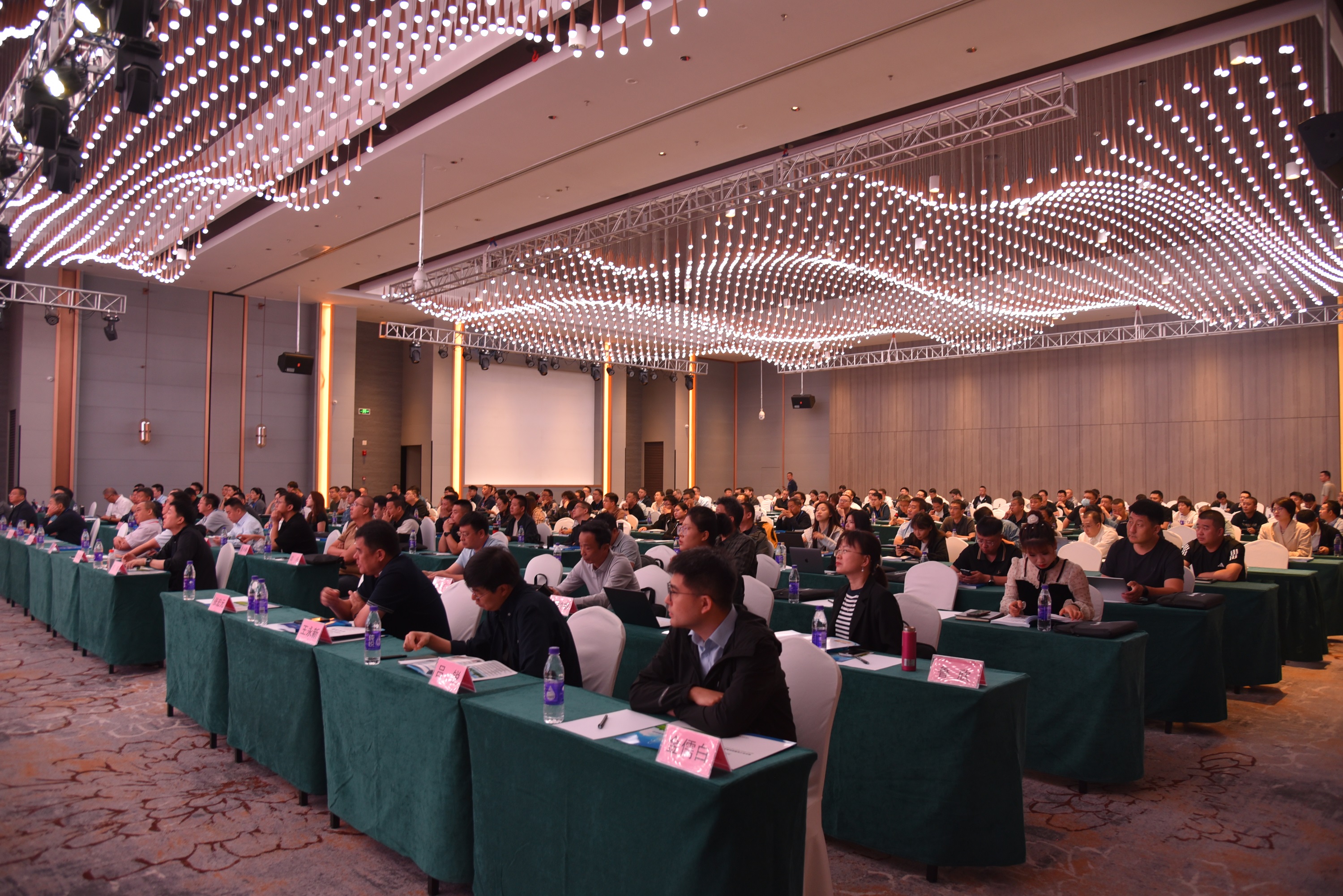 聚力同筑基 共促新發(fā)展|“2025年配焦煉鐵、配煤煉焦與煤焦檢測技術(shù)研討會”暨“第四屆優(yōu)化配煤與煤焦檢測培訓(xùn)班”勝利召開